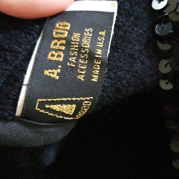 Sequenced Strapless Crop Top - Picture 2 of 4